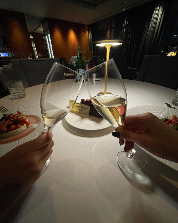 泳兒飛英國與黃偉文聚會 被指撞樣木乃伊：可能係我前世 