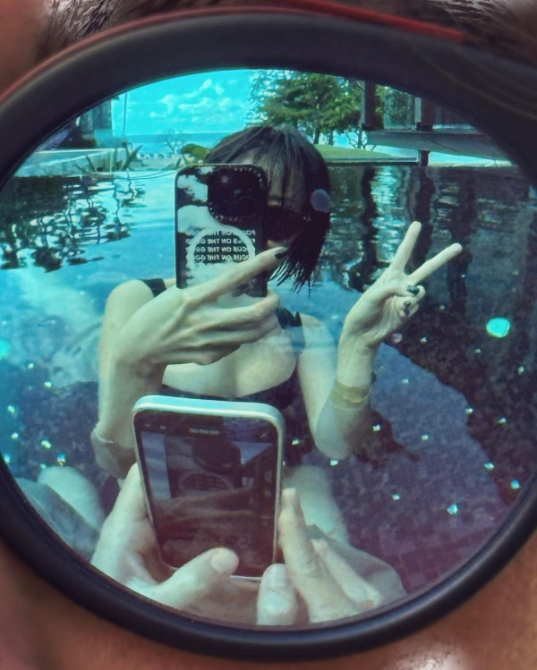 泳兒飛英國與黃偉文聚會 被指撞樣木乃伊：可能係我前世 