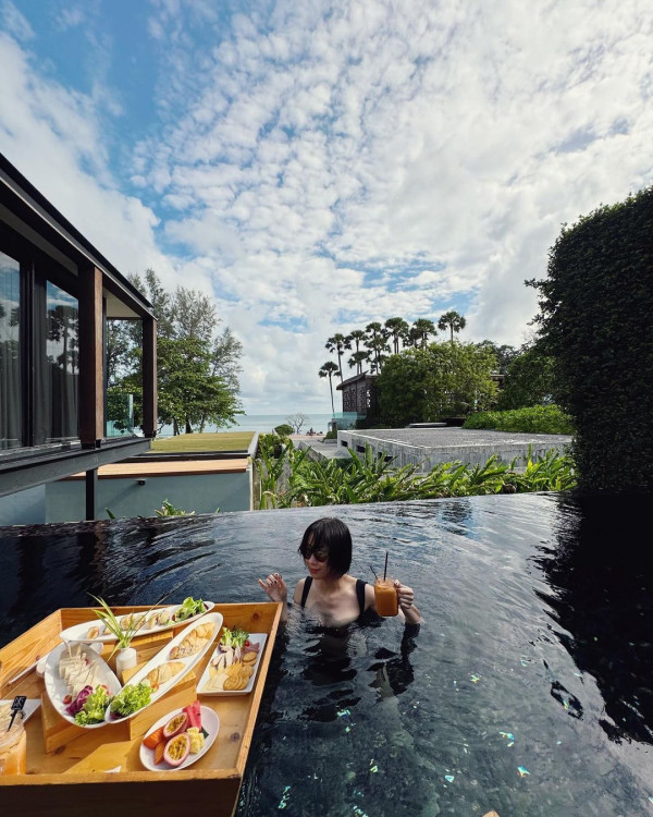 泳兒飛英國與黃偉文聚會 被指撞樣木乃伊：可能係我前世 