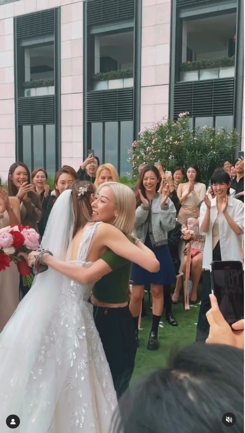 泳兒飛英國與黃偉文聚會 被指撞樣木乃伊：可能係我前世 