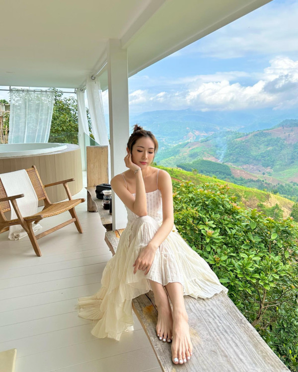 蔡嘉欣前空姐家姐曬婚照好事近 網友留言恭喜：姐姐係咪有咗？ 