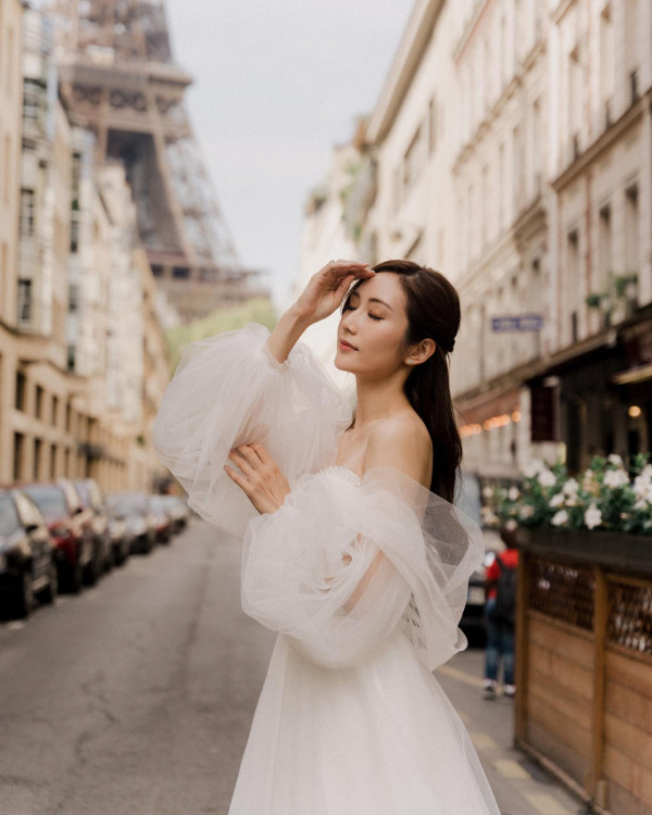 蔡嘉欣前空姐家姐曬婚照好事近 網友留言恭喜：姐姐係咪有咗？ 