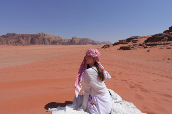 蔡嘉欣前空姐家姐曬婚照好事近 網友留言恭喜：姐姐係咪有咗？ 