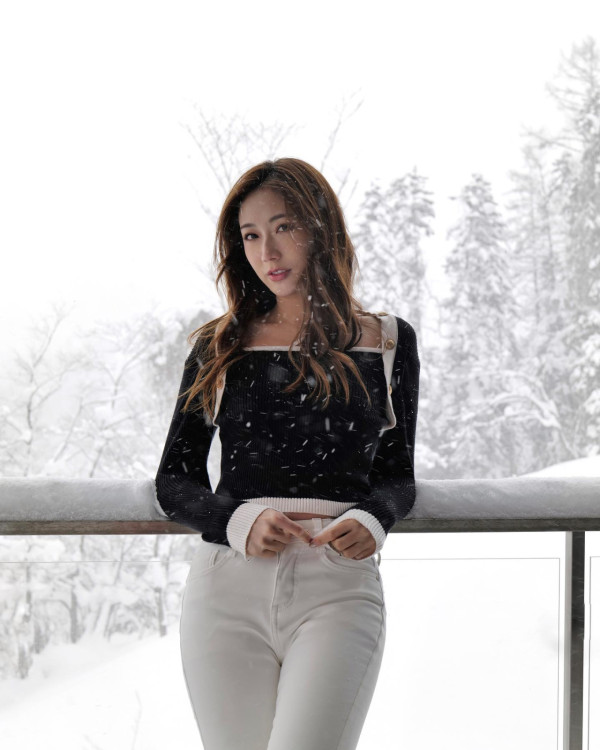 蔡嘉欣前空姐家姐曬婚照好事近 網友留言恭喜：姐姐係咪有咗？ 