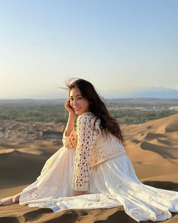 蔡嘉欣前空姐家姐曬婚照好事近 網友留言恭喜：姐姐係咪有咗？ 