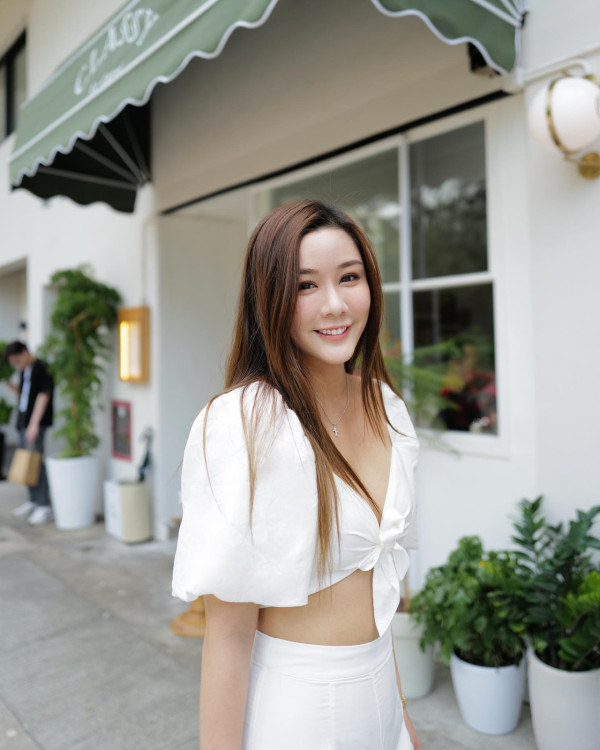 43歲陳自瑤最新超近鏡生圖!網民感嘆顯歲月痕跡氣質搭救!