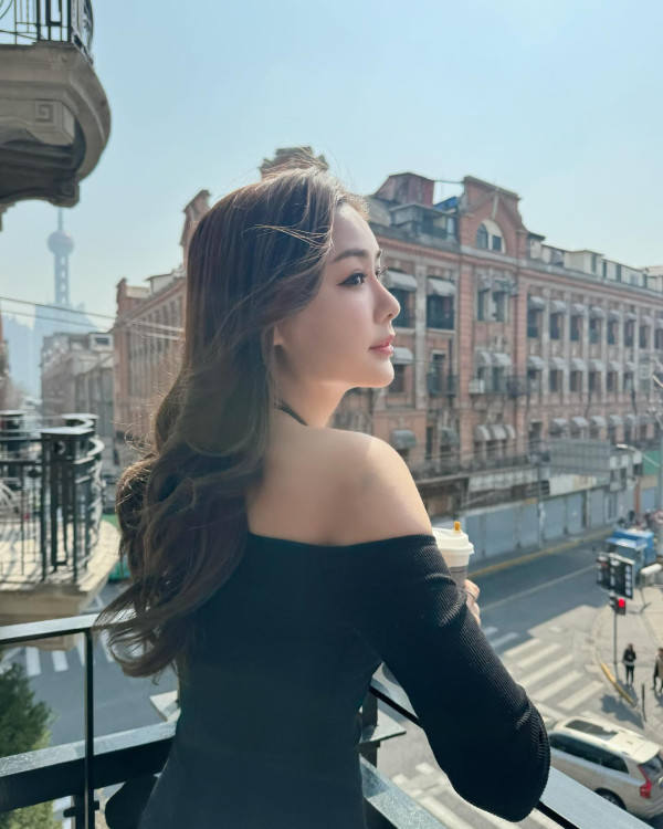 43歲陳自瑤最新超近鏡生圖!網民感嘆顯歲月痕跡氣質搭救!