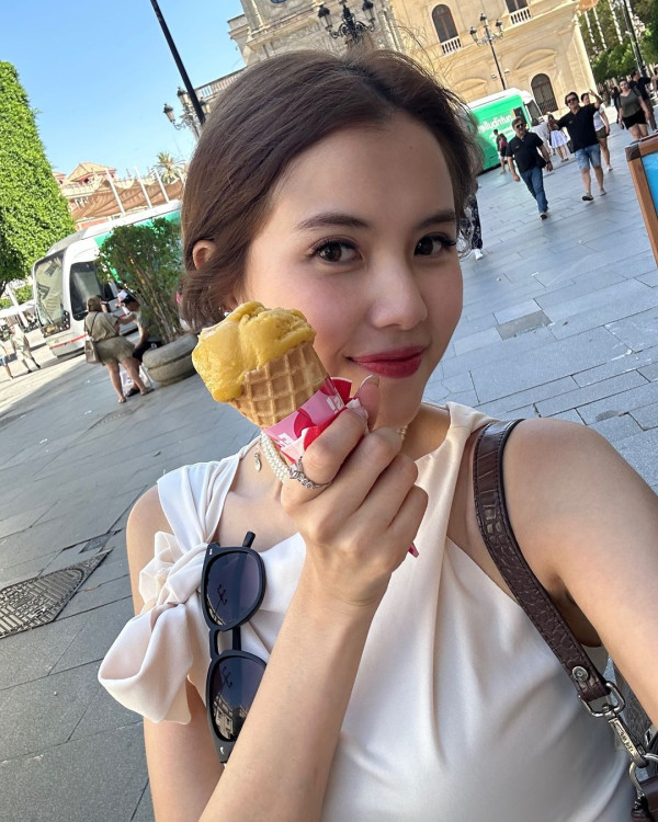 陳煒與老公結婚兩周年蜜遊日本 被熱情奈良鹿仔「攻擊」敏感部位 