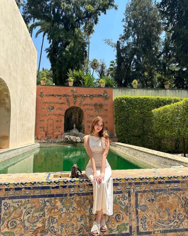 陳煒與老公結婚兩周年蜜遊日本 被熱情奈良鹿仔「攻擊」敏感部位 