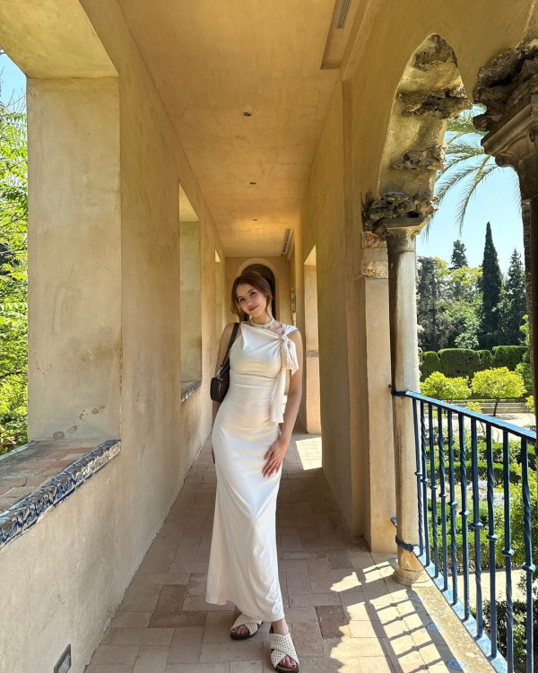 陳煒與老公結婚兩周年蜜遊日本 被熱情奈良鹿仔「攻擊」敏感部位 