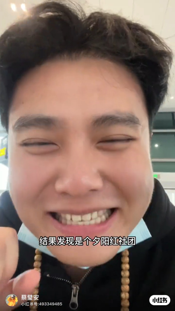 00後男生誤報長者旅行團 憑4大舉動反成團寵超受歡迎!氹得大媽勁開心!