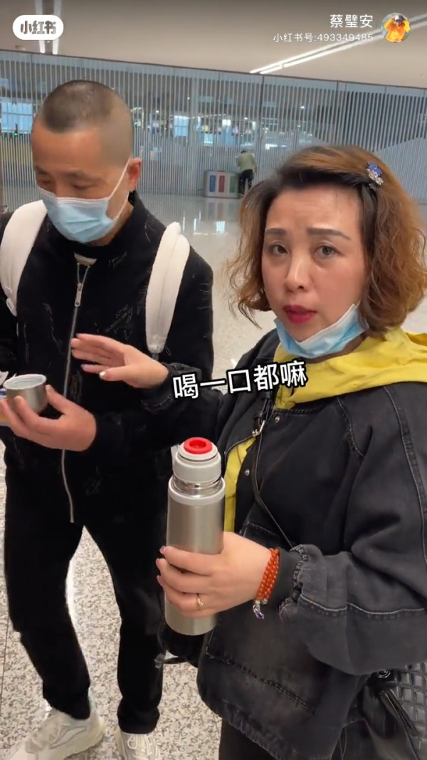 00後男生誤報長者旅行團 憑4大舉動反成團寵超受歡迎!氹得大媽勁開心!