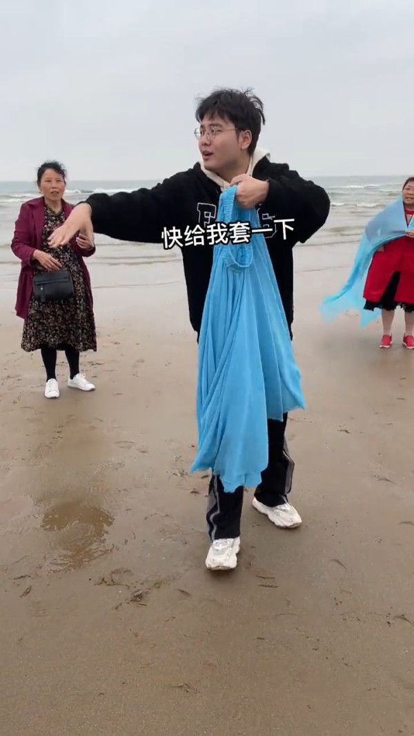 00後男生誤報長者旅行團 憑4大舉動反成團寵超受歡迎!氹得大媽勁開心!