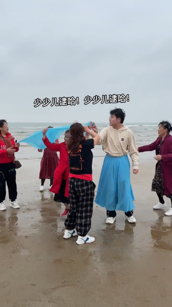 00後男生誤報長者旅行團 憑4大舉動反成團寵超受歡迎!氹得大媽勁開心!