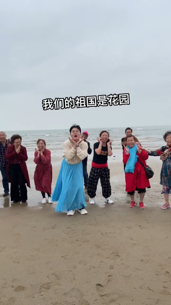 00後男生誤報長者旅行團 憑4大舉動反成團寵超受歡迎!氹得大媽勁開心!