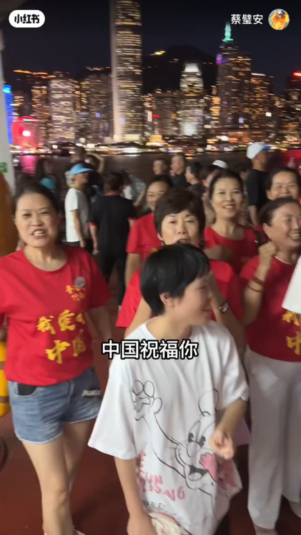 00後男生誤報長者旅行團 憑4大舉動反成團寵超受歡迎!氹得大媽勁開心!