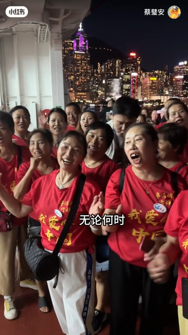 00後男生誤報長者旅行團 憑4大舉動反成團寵超受歡迎!氹得大媽勁開心!