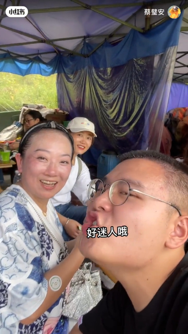 00後男生誤報長者旅行團 憑4大舉動反成團寵超受歡迎!氹得大媽勁開心!
