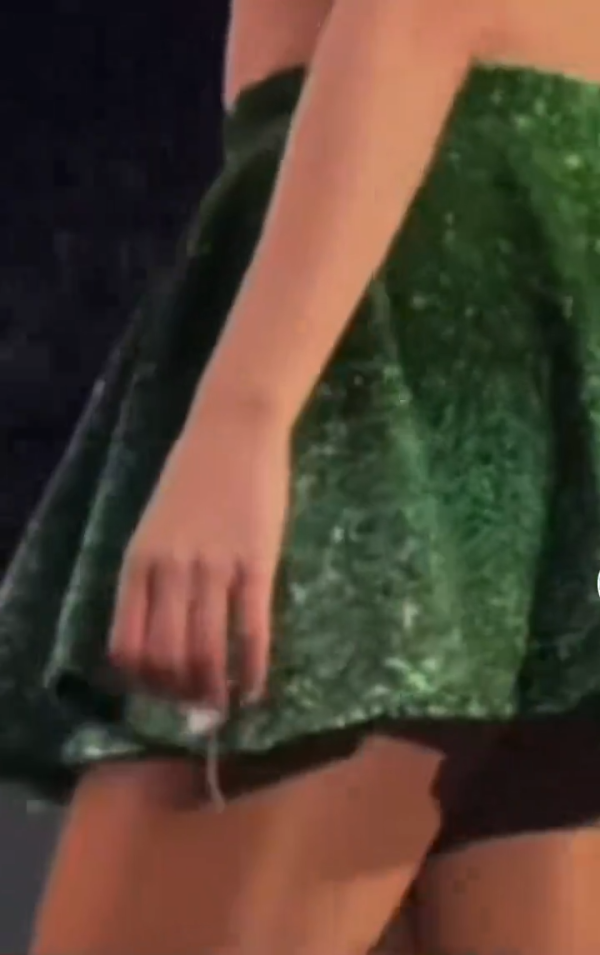 Taylor Swift演唱會敬業吃鼻涕畫面瘋傳！零下10度表演服裝單薄 