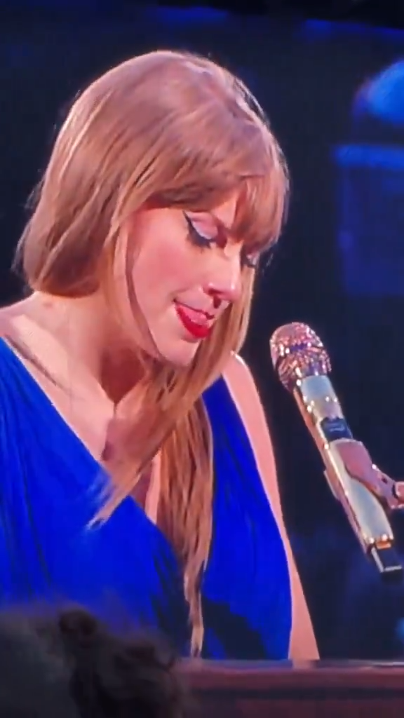 Taylor Swift演唱會敬業吃鼻涕畫面瘋傳！零下10度表演服裝單薄 