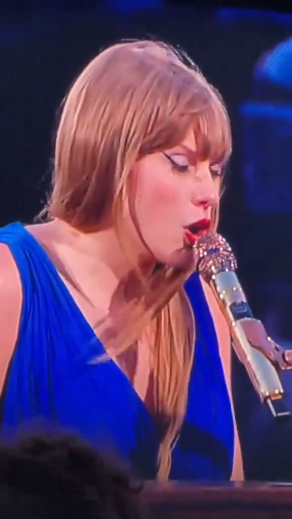 Taylor Swift演唱會敬業吃鼻涕畫面瘋傳！零下10度表演服裝單薄 