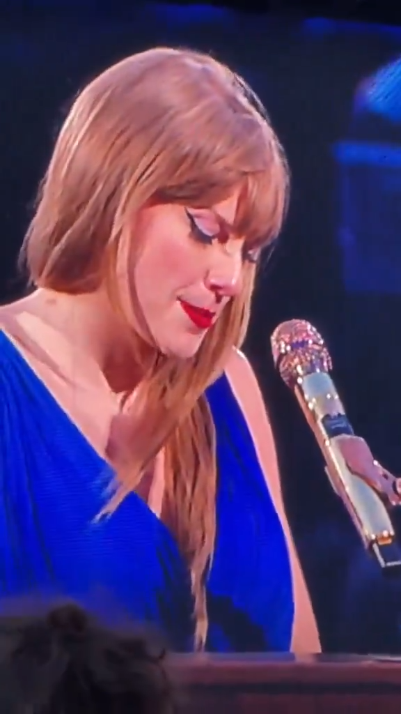 Taylor Swift演唱會敬業吃鼻涕畫面瘋傳！零下10度表演服裝單薄 