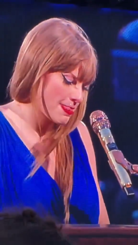 Taylor Swift演唱會敬業吃鼻涕畫面瘋傳！零下10度表演服裝單薄 