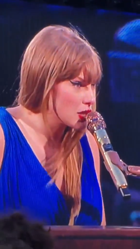 Taylor Swift演唱會敬業吃鼻涕畫面瘋傳！零下10度表演服裝單薄 