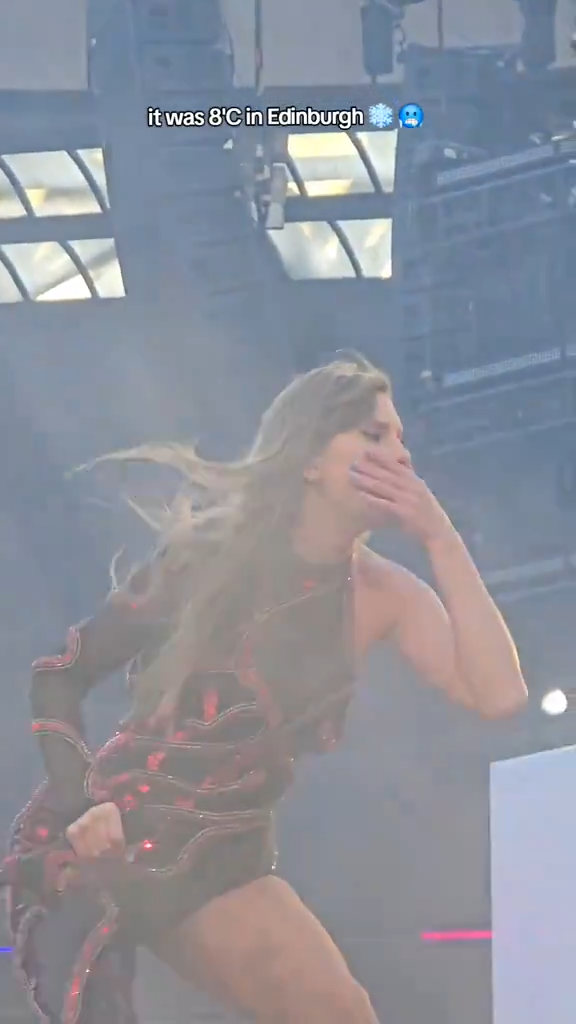 Taylor Swift演唱會敬業吃鼻涕畫面瘋傳！零下10度表演服裝單薄 