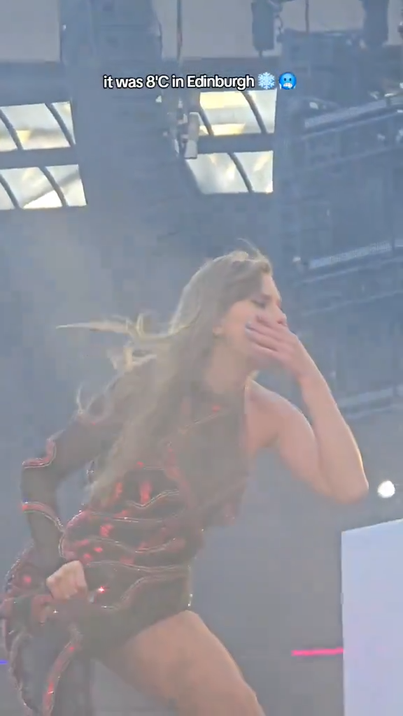 Taylor Swift演唱會敬業吃鼻涕畫面瘋傳！零下10度表演服裝單薄 