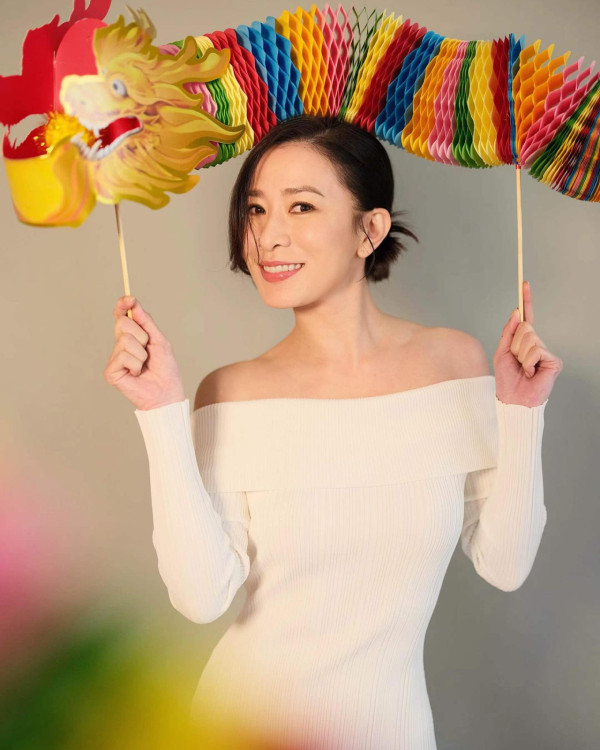 佘詩曼遊泰國罕曬比堅尼透視裝！49歲身材fit爆 網民激讚「世一美魔女」 