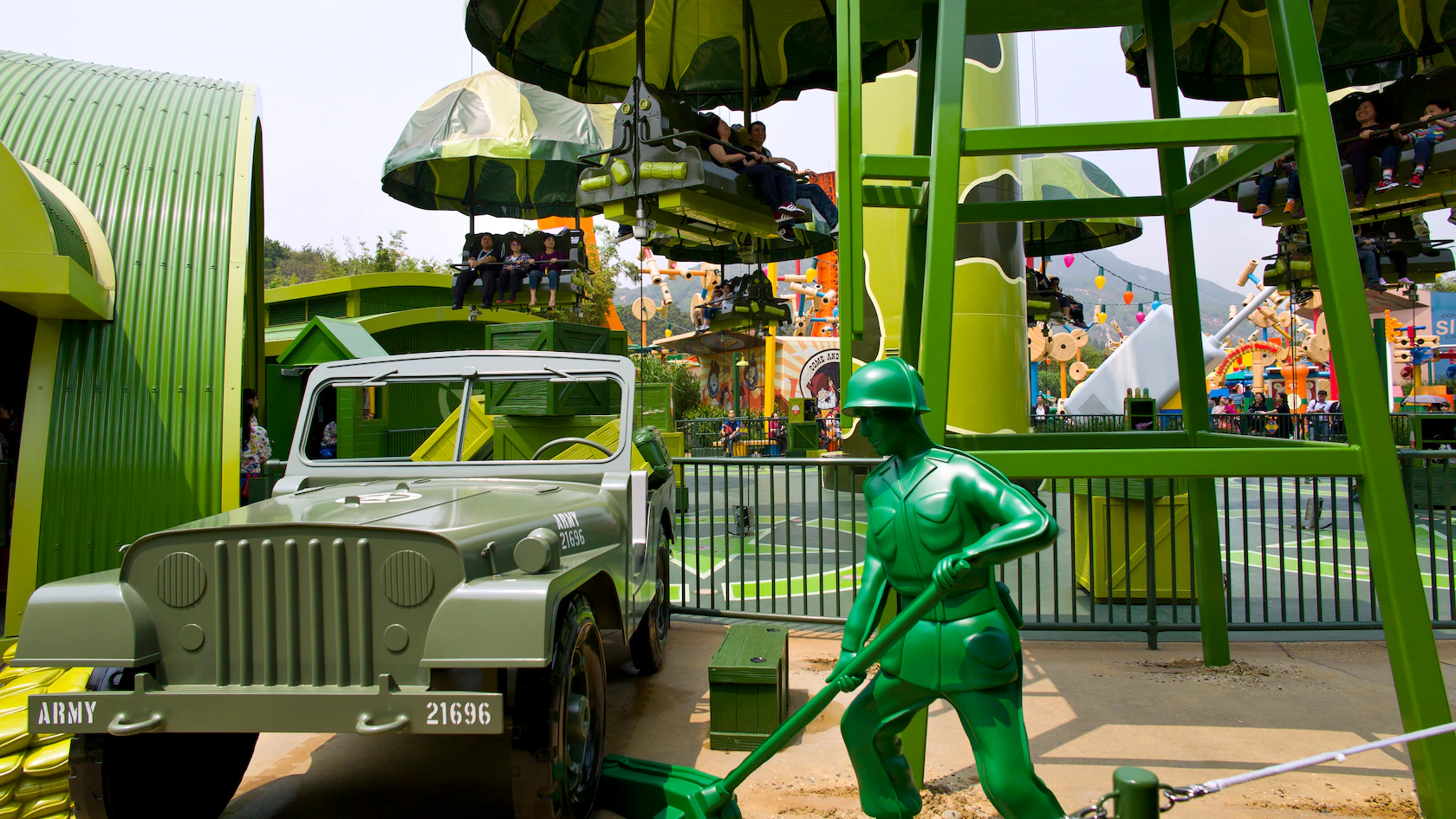 玩具兵團跳降傘（圖片來源：香港迪士尼樂園）