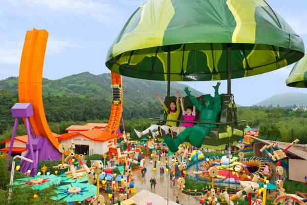 玩具兵團跳降傘（圖片來源：Facebook@香港迪士尼樂園）