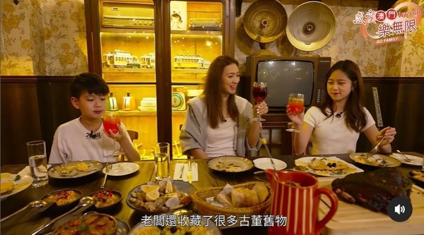 姚嘉妮宣布離婚後首次更新近況 帶子女遊曼谷散心 大騷美腿+凍齡自拍 