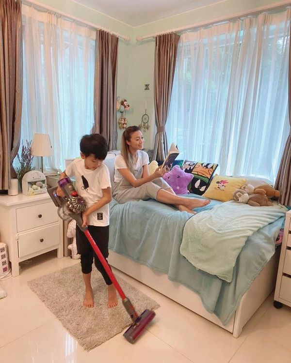 姚嘉妮宣布離婚後首次更新近況 帶子女遊曼谷散心 大騷美腿+凍齡自拍 