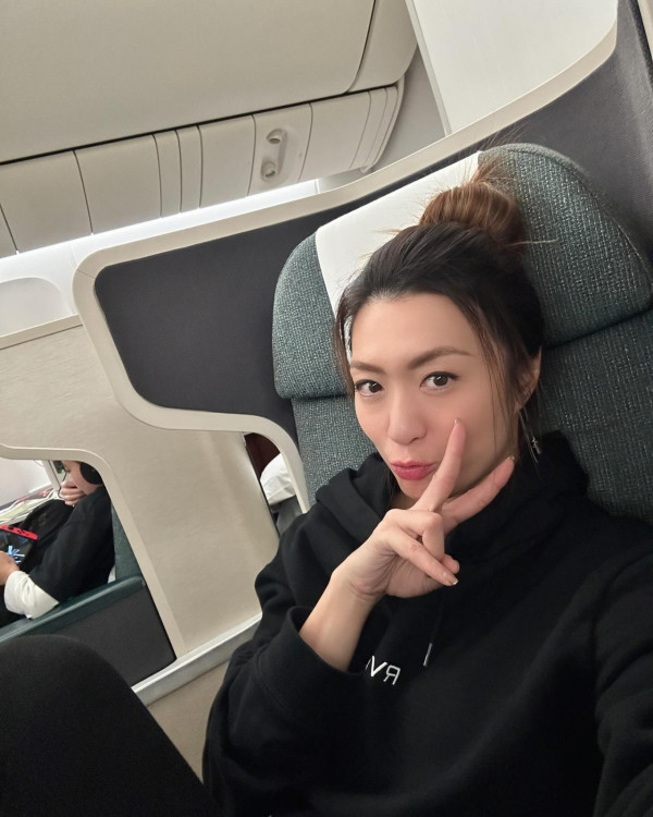 姚嘉妮宣布離婚後首次更新近況 帶子女遊曼谷散心 大騷美腿+凍齡自拍 