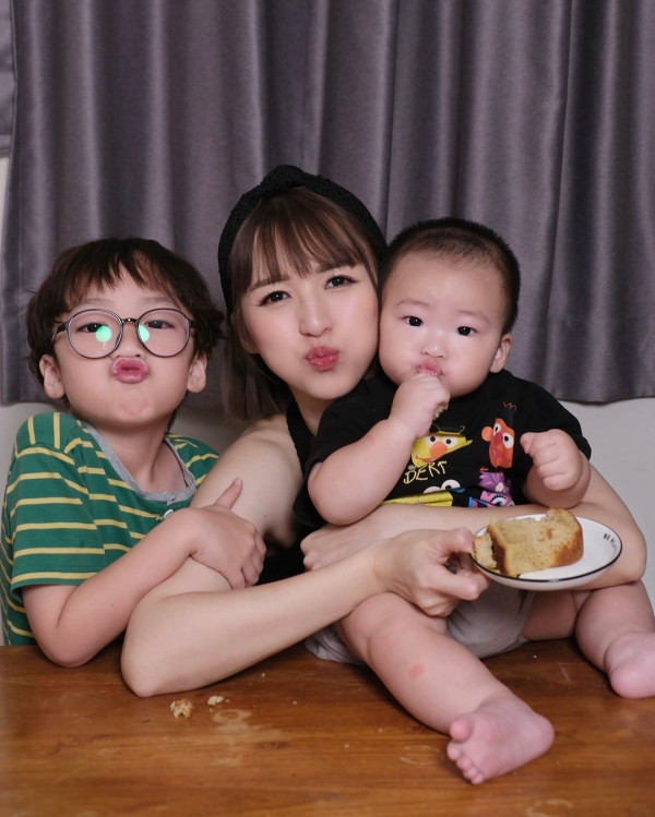 41歲孫慧雪曬自拍照少女感十足 一家四口飛美國 直言挑戰體能極限 