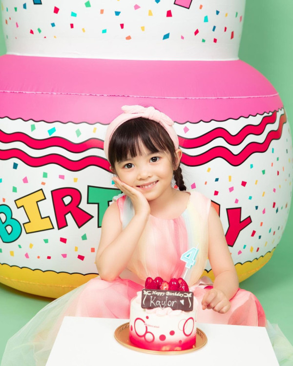 熊黛林遊溫哥華曬老公合照放閃 6歲孖女遺傳名模媽咪高䠷身材 