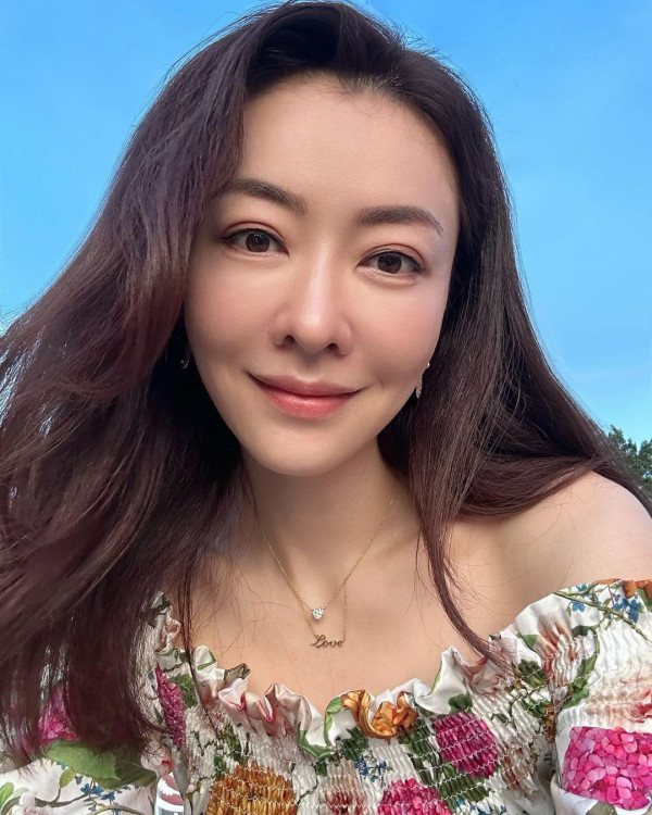 44歲熊黛林生日素顏照暴露真實歲月痕跡 郭可盈大家姐罕有露面感情好！