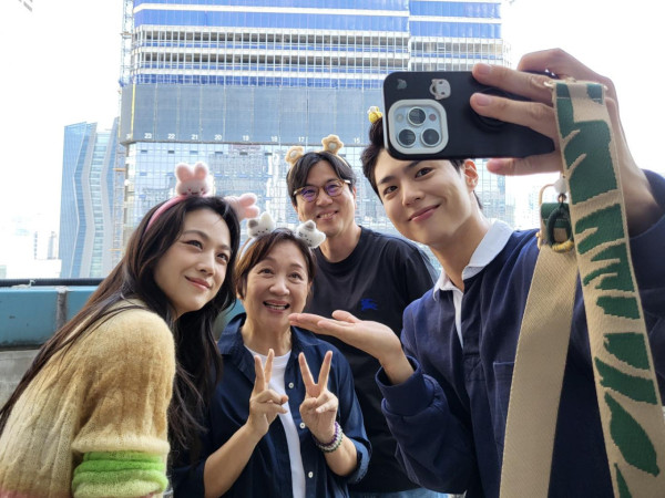 巴黎時裝周｜魏浚笙Jeffrey化身粉絲與各地男神集郵 被韓國巨星孔劉搭膊合照勁緊張 