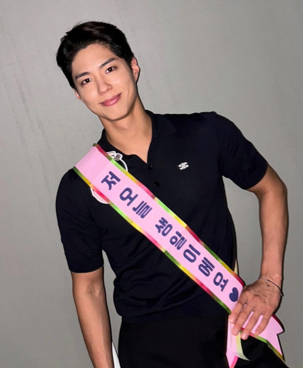 巴黎時裝周｜魏浚笙Jeffrey化身粉絲與各地男神集郵 被韓國巨星孔劉搭膊合照勁緊張 