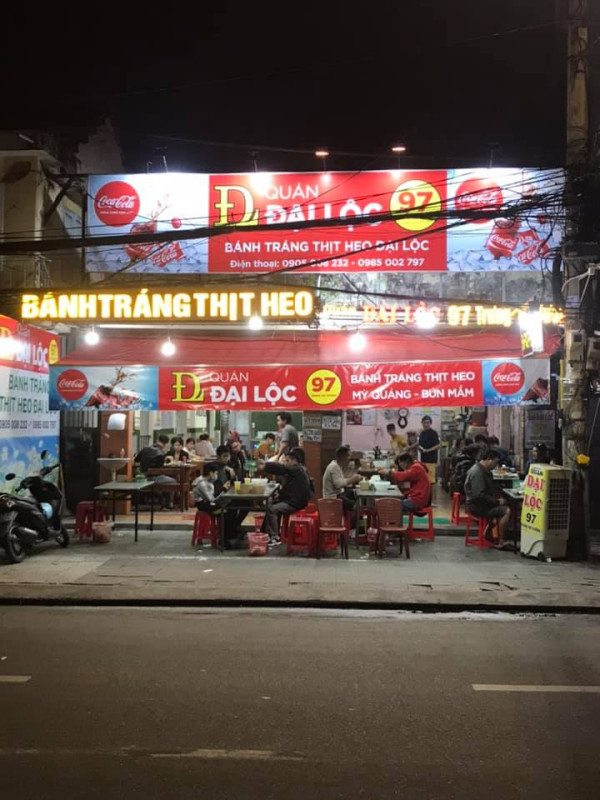 餐廳主打五花肉米紙捲。（圖片來源：Facebook@Bánh tráng thịt heo Đại Lộc）