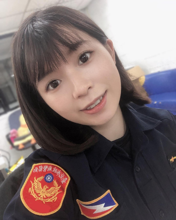 24歲台北女警察拍片勸小心交友APP！甜美外表獲稱「警界鄧紫棋」一夜爆紅 