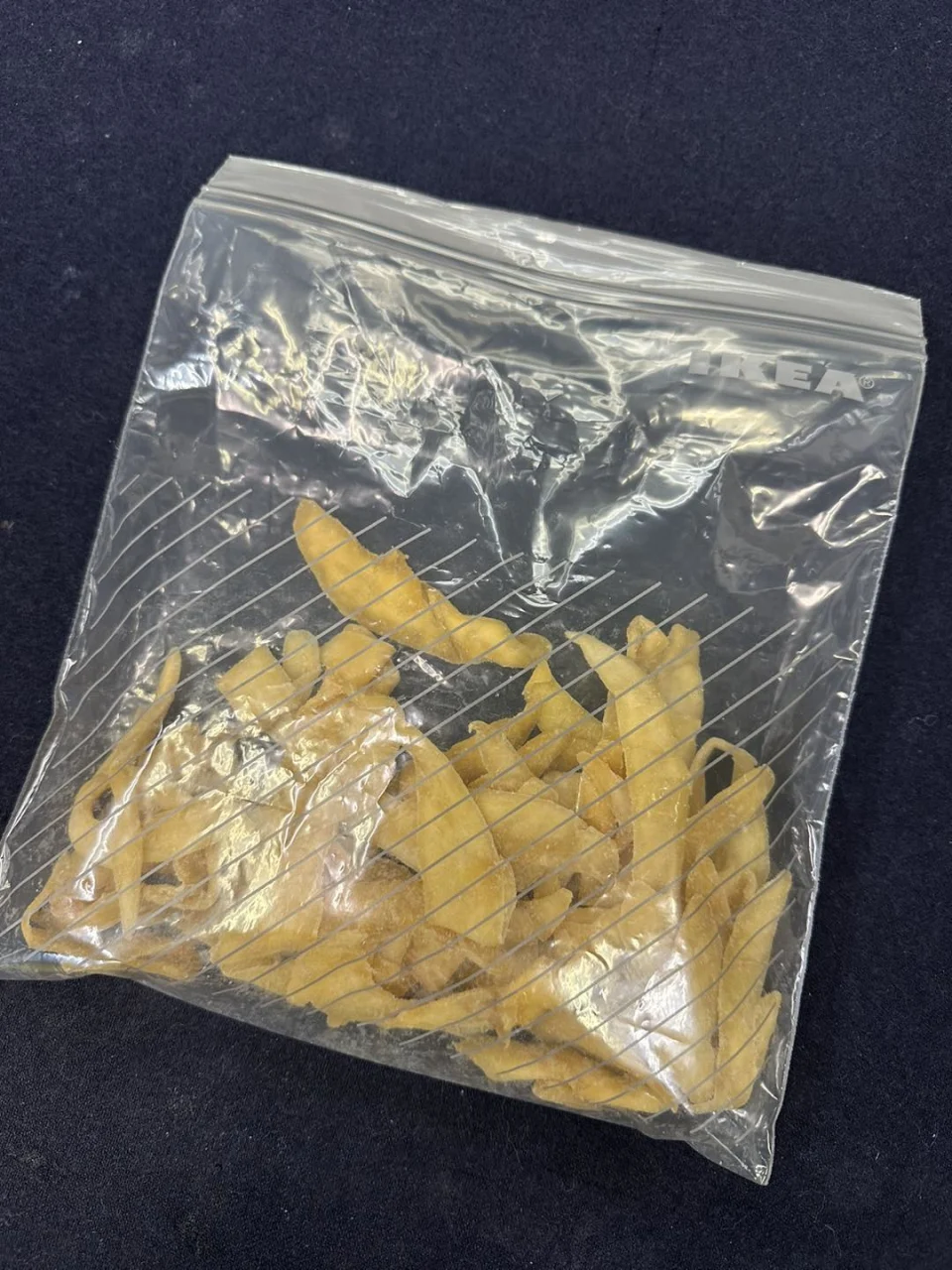 余德丞買手信又「出事」？精選德國禮物被嘲似鞋墊 真身原來是... 