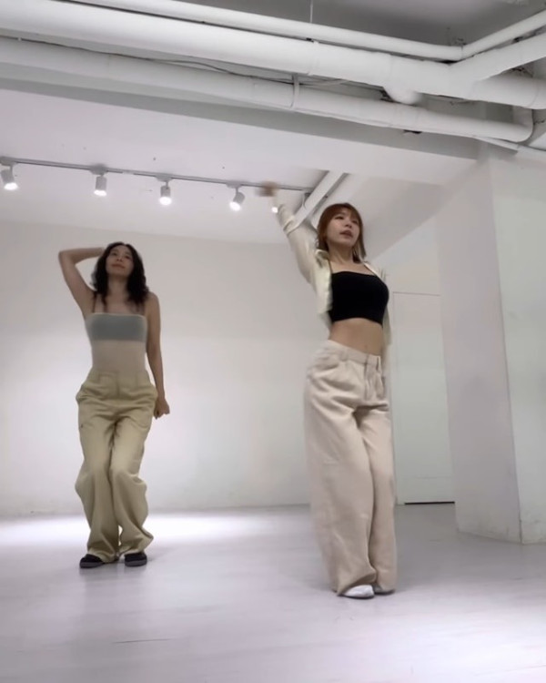 余德丞買手信又「出事」？精選德國禮物被嘲似鞋墊 真身原來是... 