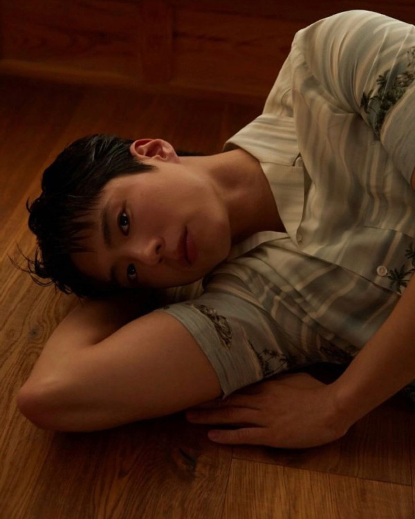 朴寶劍與香港影后鮑起靜慶生合照！姿勢親密關係惹網民驚訝！ 