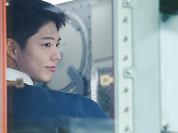 朴寶劍與香港影后鮑起靜慶生合照！姿勢親密關係惹網民驚訝！ 