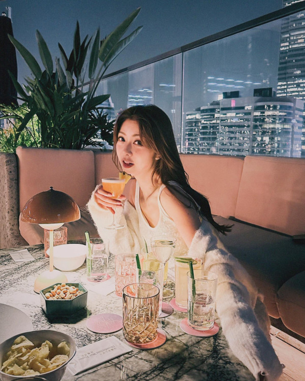 薛凱琪罕見被出賣素顏樣！43歲真實外貌狀態極佳 