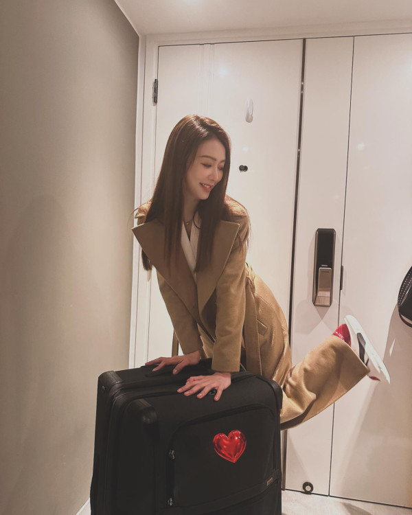 薛凱琪罕見被出賣素顏樣！43歲真實外貌狀態極佳 