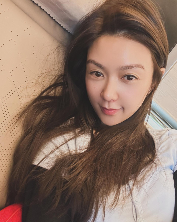 薛凱琪罕見被出賣素顏樣！43歲真實外貌狀態極佳 